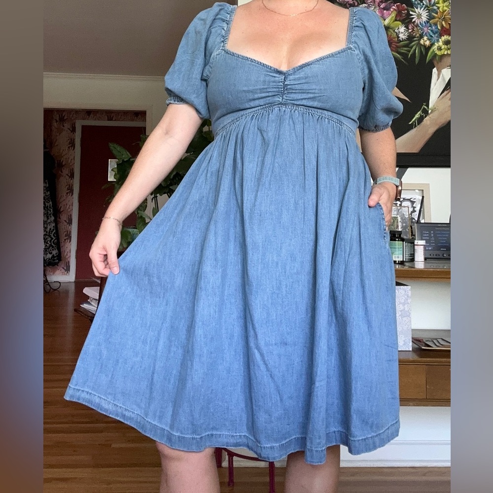 Gap babydoll puff sleeve chambray dress. Size M.